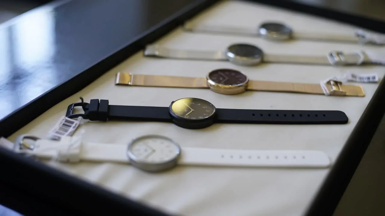 Стильные часы плюс сменный ремешок в подарок! «Луч» выпустил минималистичную коллекцию «Pulse»