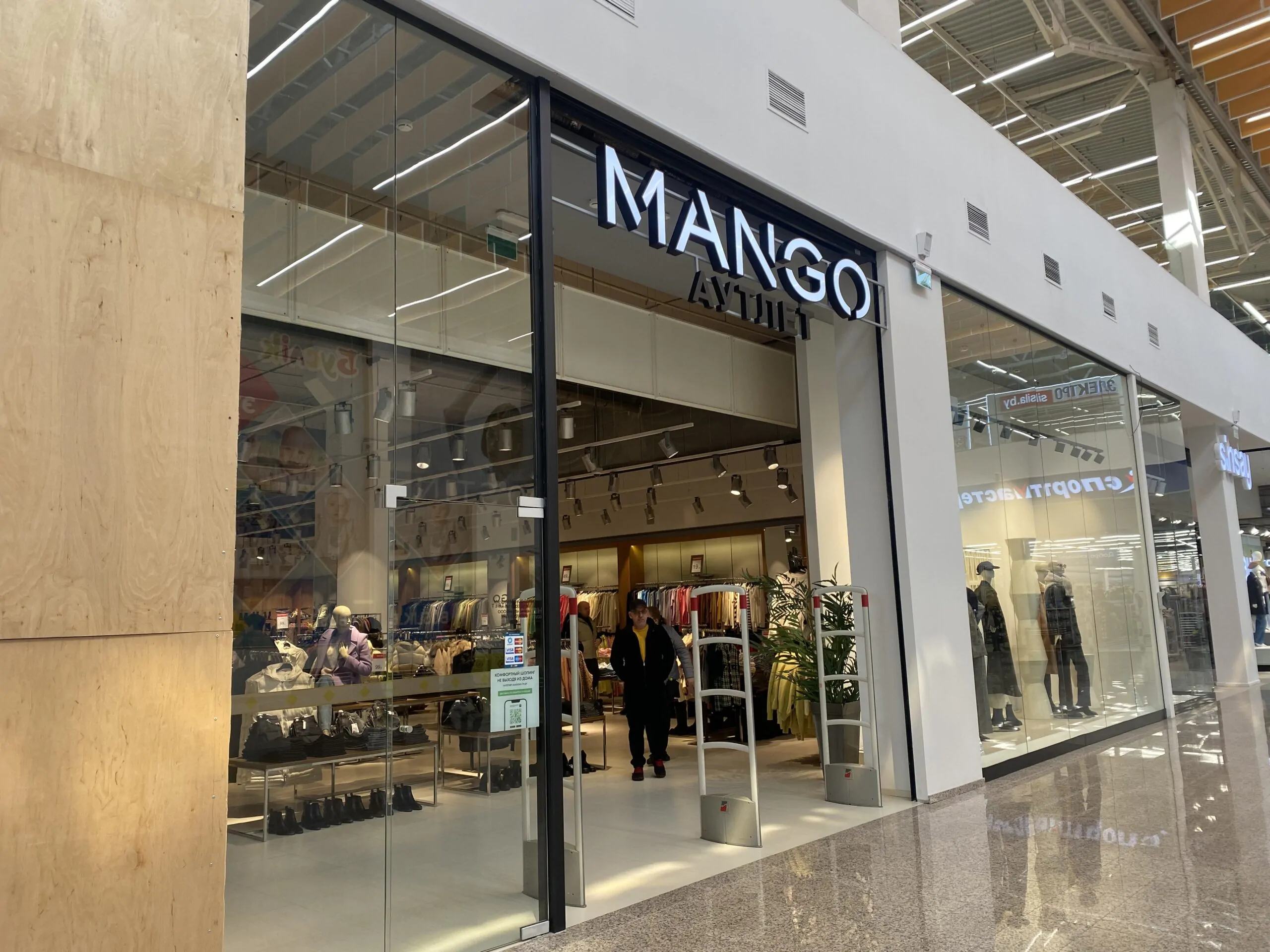Mango Outlet открылся в ТЦ Expobel. Мы сходили и оценили ассортимент