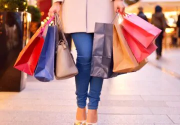 Сходить на шопинг и успешно сэкономить: в столичных торговых центрах вновь скидки